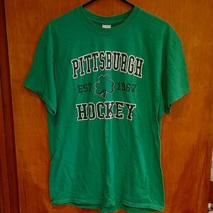 Gildan Pittsburgh Hockey Shamrock Tee Adult L